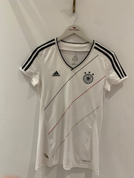 Camiseta deportiva blanca de la DFB