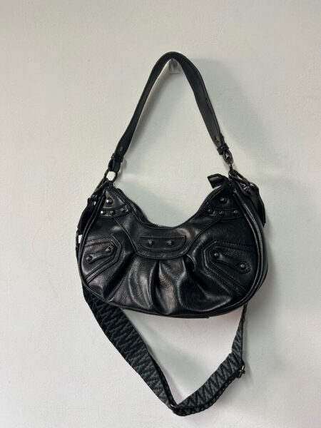 Bolso polipiel pequeño negro brillante nuevo