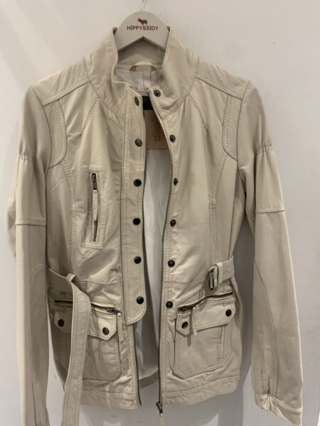 Cazadora de piel blanca talla S de Only