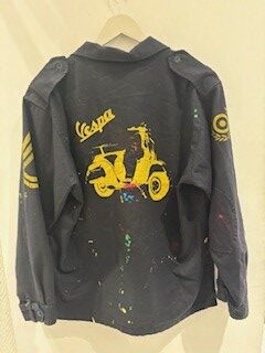 Camisa militar tuneada con pintura vespa