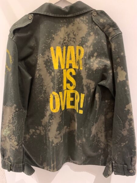 Camisa tipo militar de camuflaje verde kaki con estampado